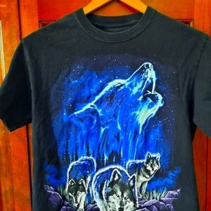 Try finding a more epic large print graphic crew neck! Crispy vintage wolfpack